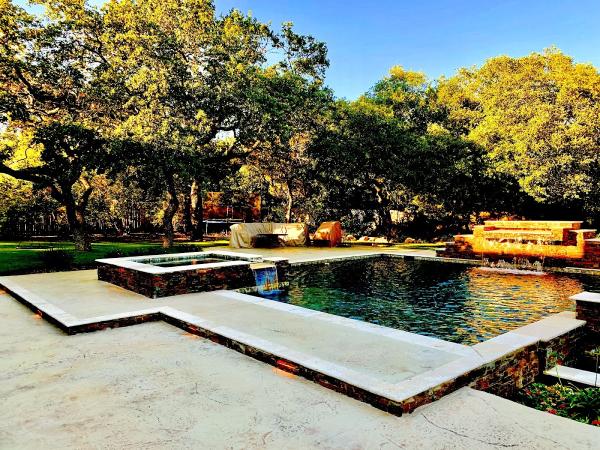 Water Rock Custom Pools & Outdoor Living