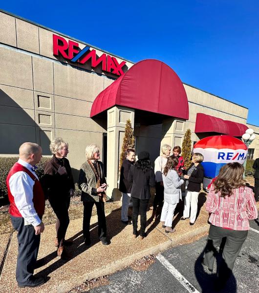 Re/Max Platinum: KIM Hallmark Real Estate Group