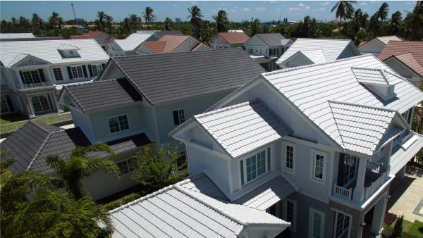 Roofing & Reconstruction Contractors