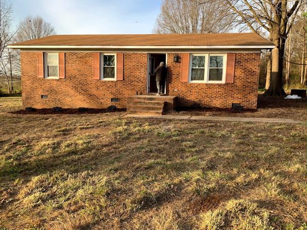 Moore's Lawncare LLC
