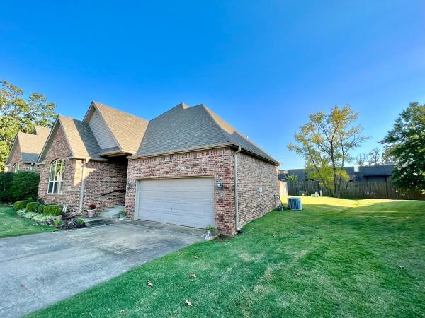 1 Percent Lists Arkansas Real Estate