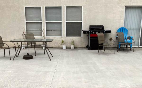 2 Men Concrete