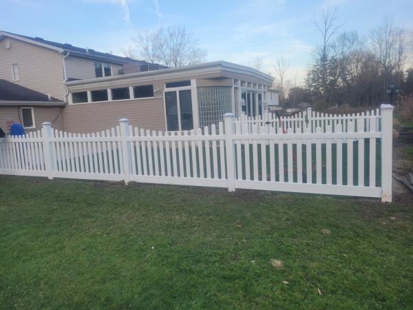 Savannahs Fence Company