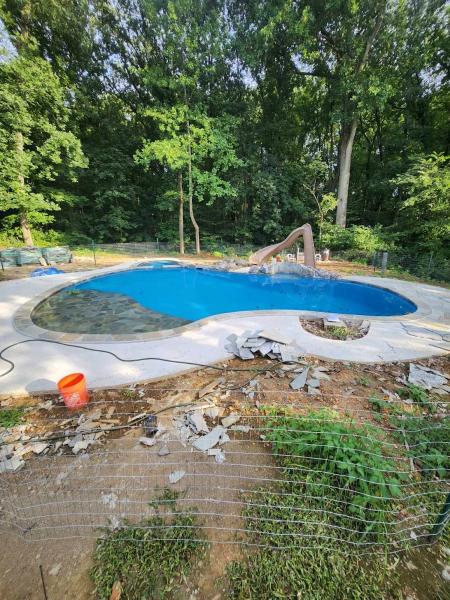 Distinctive Poolscapes LLC
