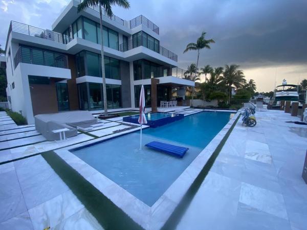 Maxi Pool Services Llc