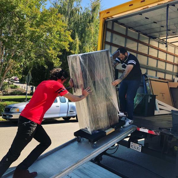 Rock 'n Roll Moving