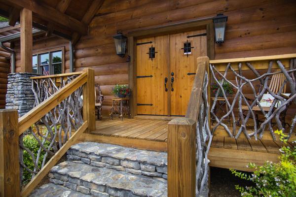 Bear's den Log Homes