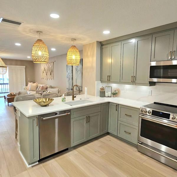 Adrienne's Décor LLC