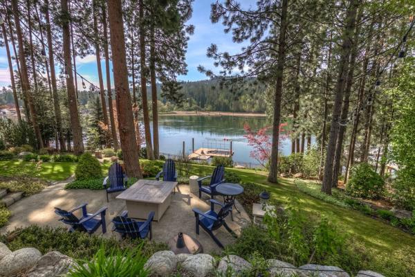 Country & Contemporary View Landscaping
