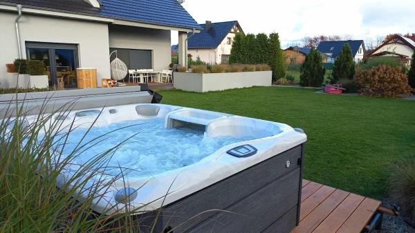 National Pools & Spas