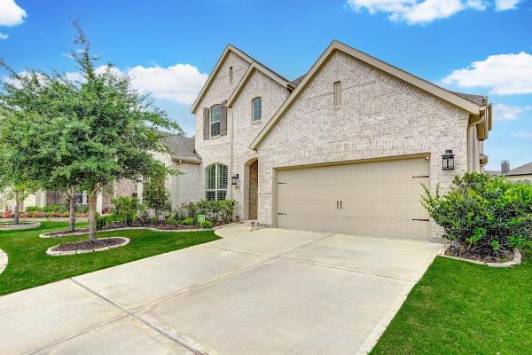 Leobell Martinez Group. Realtor Katy Compass