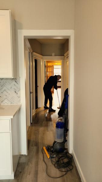 Momshe's Cleaners LLC
