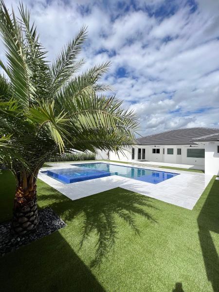 Unique Patios & Pools Inc.