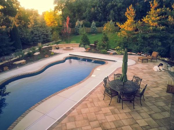 Royal Pools / G2 Outdoor Designs
