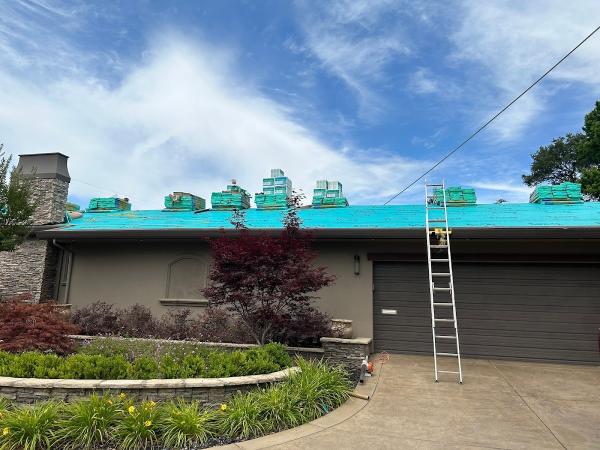 Lucero's Roofing