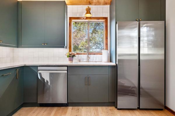 Beeworx Cabinet Co.