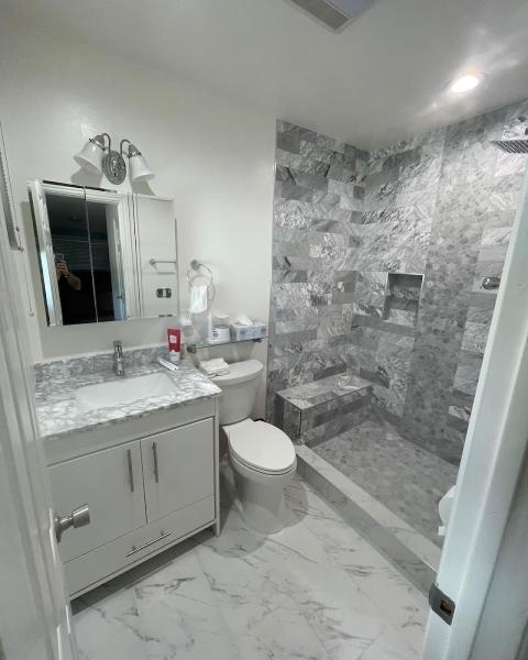 AKR Construction & Remodeling Sherman Oaks
