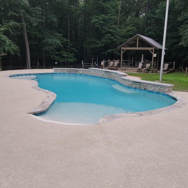 Everest Pools LLC