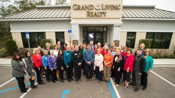 Grand Living Realty