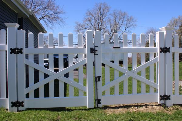 Luxury Fence. LLC
