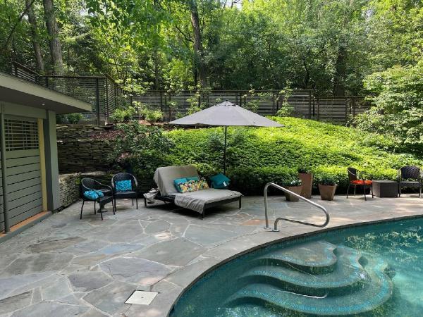 John Hollowell & Associates Inc