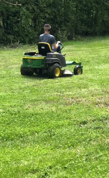 Lightning Lawn Care & Lawn Mower Maintenance Inc.