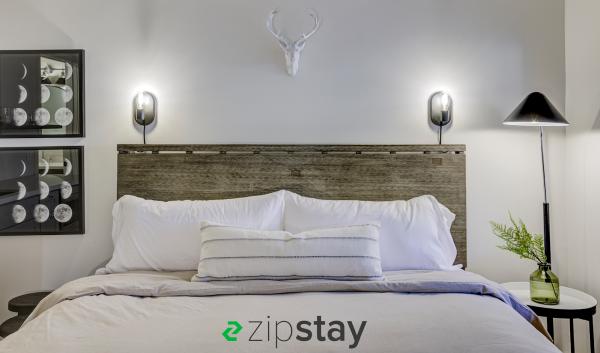 Zipstay