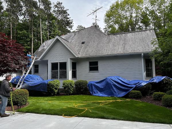 Lake's Edge Exteriors LLC