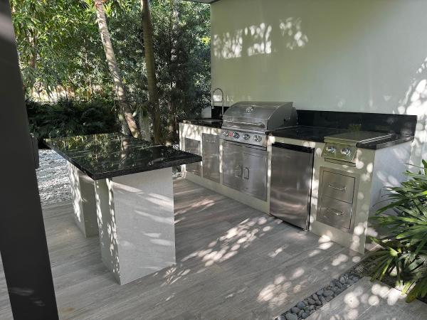 Patio King Pergola and Outdoor Kitchen