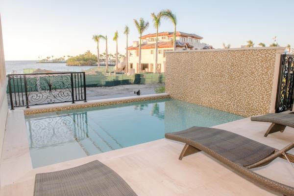 Reef Tropical Pools