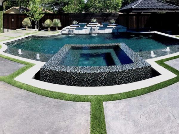 Emerald Custom Pools