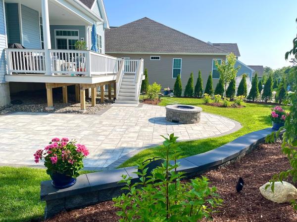 Dellarocco's Landscaping & Design Co.