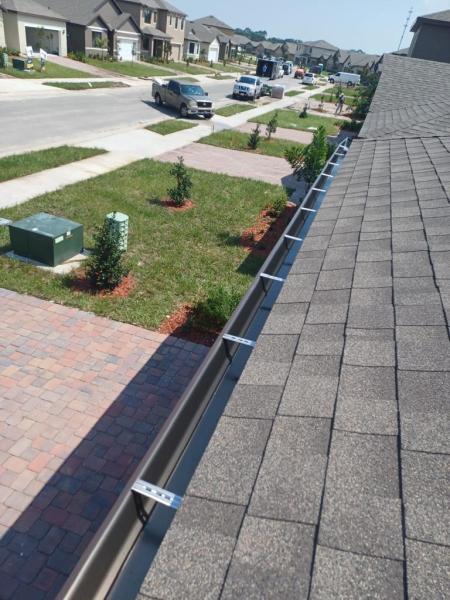 Rovi Multiservices • Gutters & Screens •