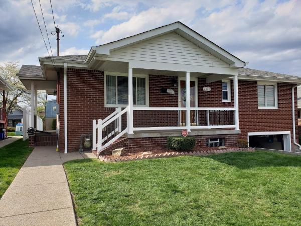 Customized Vinyl Fence & Deck
