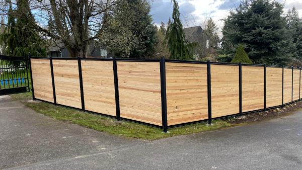 Mora's Fencing & Landscaping Service LLC