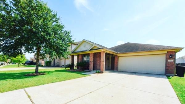 Lindsay Rose Realtor/ Foundations Realty