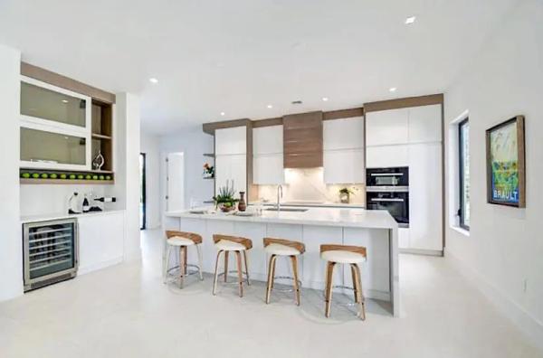Robyn Monahan Interiors LLC