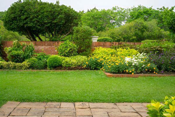 Lindquist Tree and Landscaping