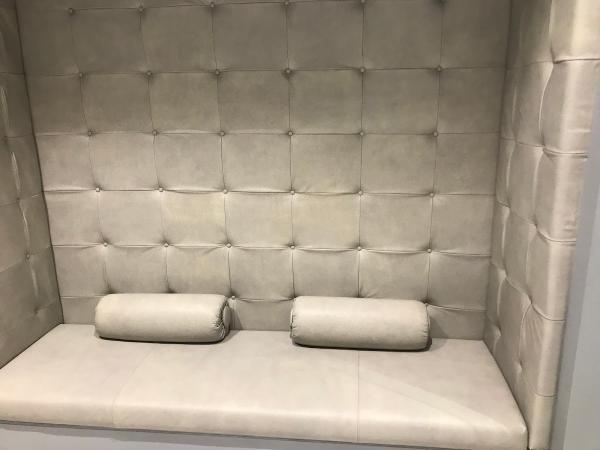 Raynold's Upholstery & Refinishing