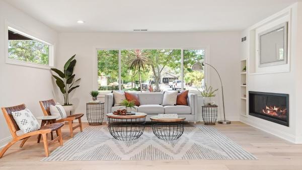 Chic Flips Home Staging