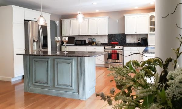 Linda Loo Designs-- Cabinet Refinishing and Refacing