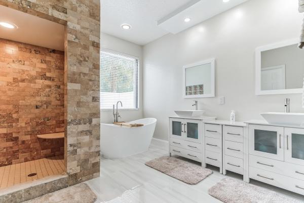 Lakeside Realty