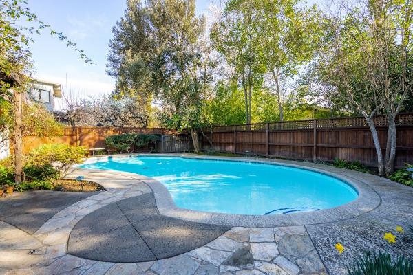 Leslie Blevins Realtor Coldwell Banker Davis #01337516
