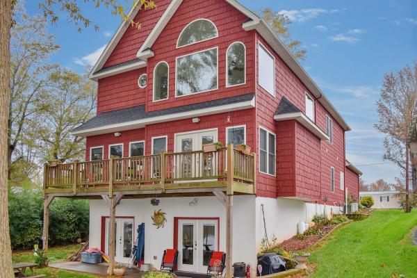 B & R Realty