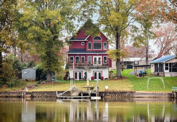 B & R Realty