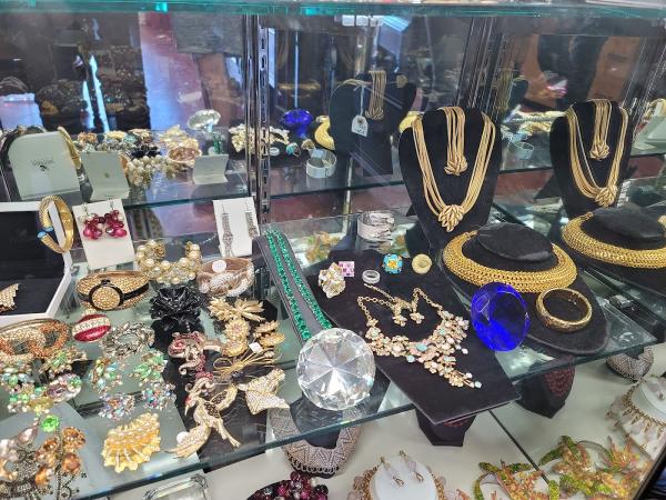 Antiques On Magnolia