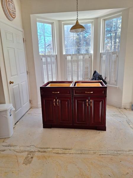Custom Cabinets Closets & Countertops