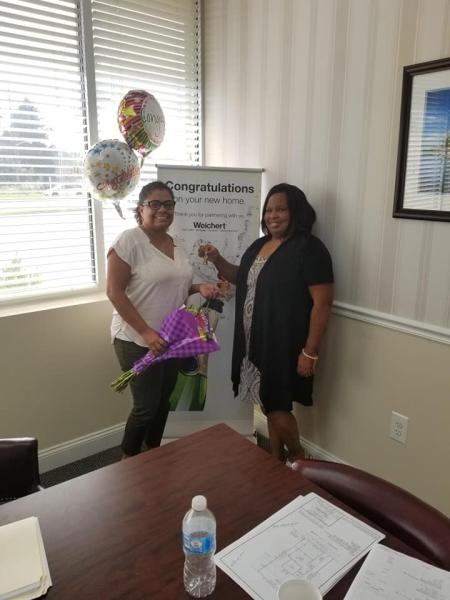 Tenisha Sells Homes