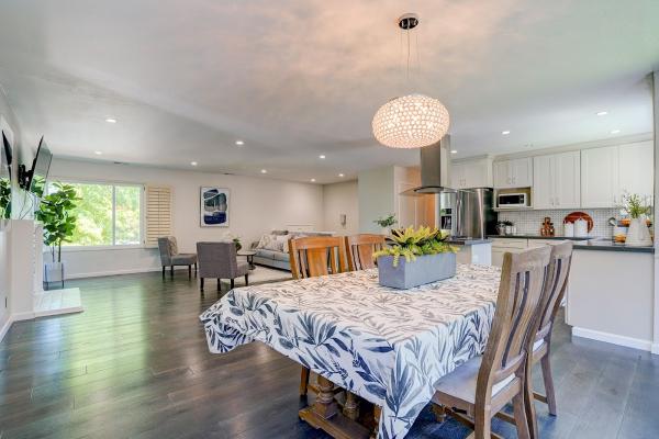 The Jon and Leslie Foster Real Estate Group