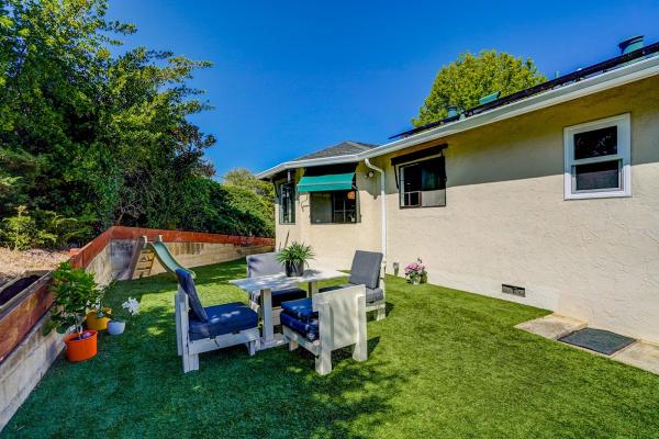 The Jon and Leslie Foster Real Estate Group